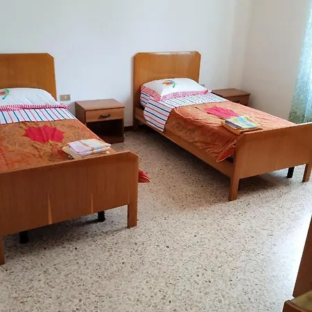 3 Bedrooms With Enclosed Garden At C Lejlighed