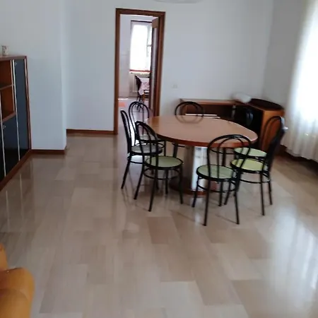 3 Bedrooms With Enclosed Garden At C Lejlighed