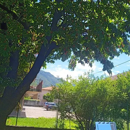 3 Bedrooms With Enclosed Garden At C Lejlighed Dervio