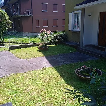 3 Bedrooms With Enclosed Garden At C * Dervio