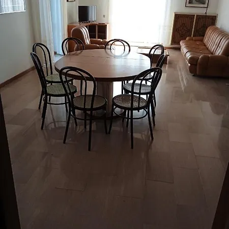 Lejlighed 3 Bedrooms With Enclosed Garden At C