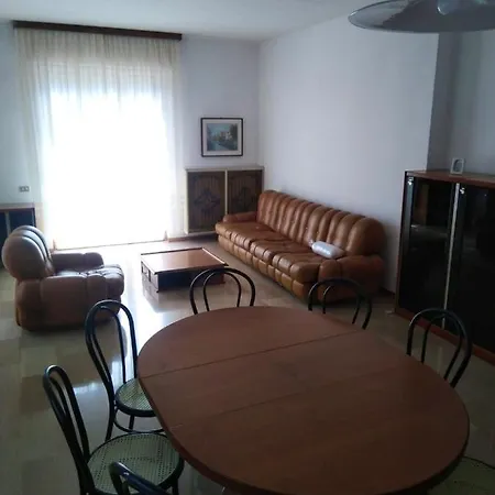 3 Bedrooms With Enclosed Garden At C Lejlighed