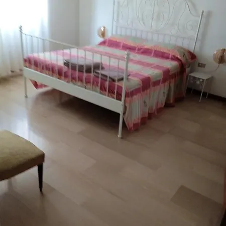 3 Bedrooms With Enclosed Garden At C * Dervio